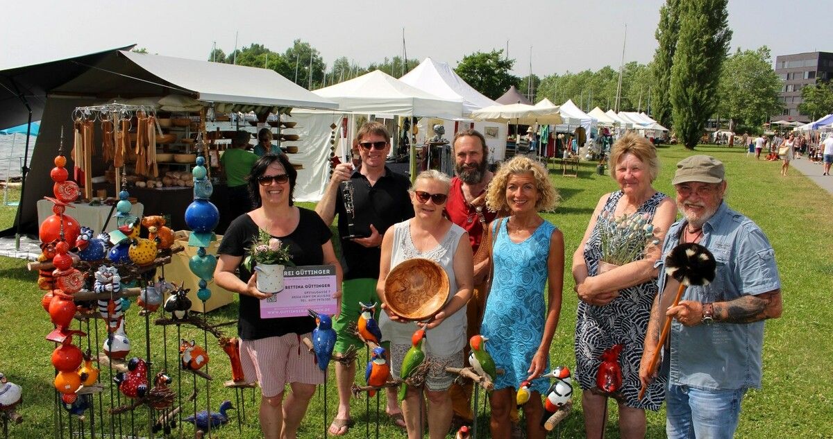 Zusammen mit zahlreichen Marktständlern freut sich Organisatorin Bettina Güttinger von der Töpferei B. Güttinger aus Isny wieder auf den „Kunsthandwerker-Markt“.BMS