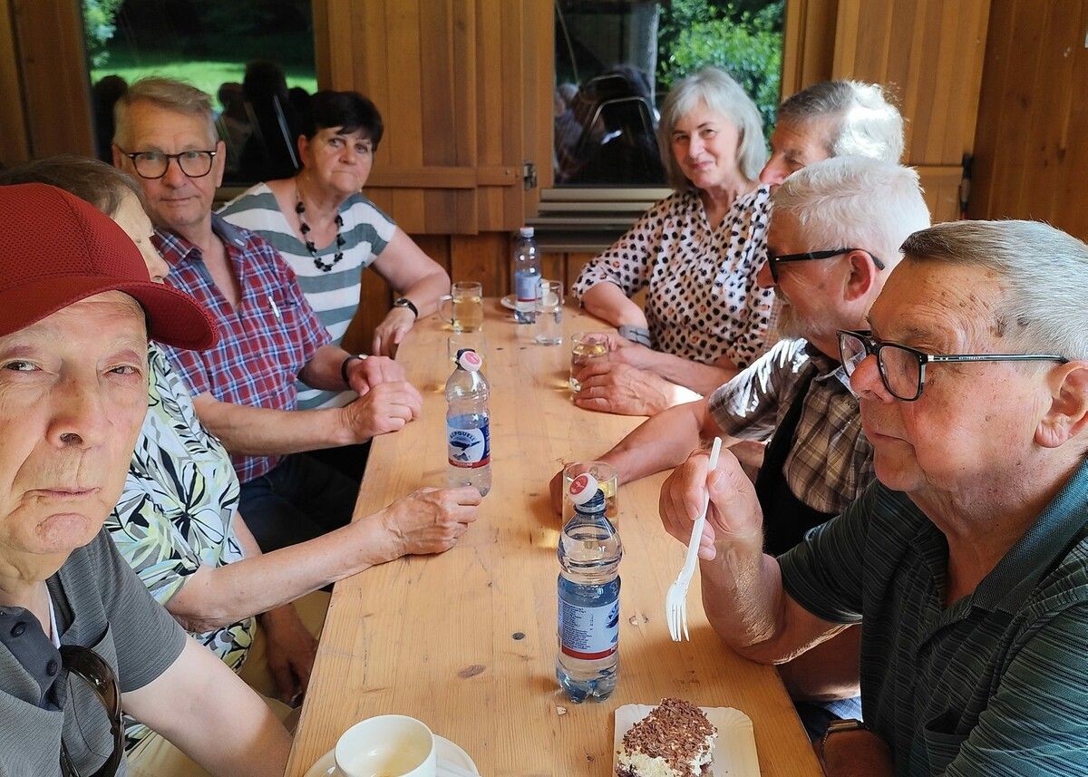 52 Mitglieder genossen den Nachmittag bei Kaffee, Kuchen und Gegrilltem im Pfadiheim in Koblach.50Plus Koblach