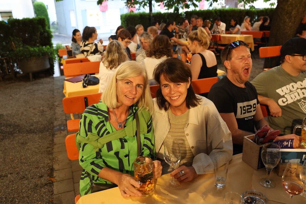 Angelika Beck und Künstlerin Maria Gabriel.