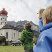 Steinschaf Erna ist als Architektin unterwegs