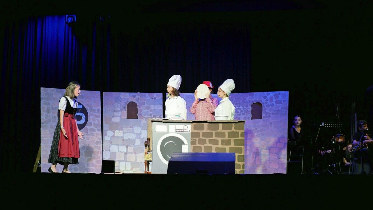 Bekannte Begebenheiten neu erzählt: Die jungen „Showtalente“ überzeugten beim Musical im Leiblachtalsaal. Musikmittelschule Bregenz-Stadt