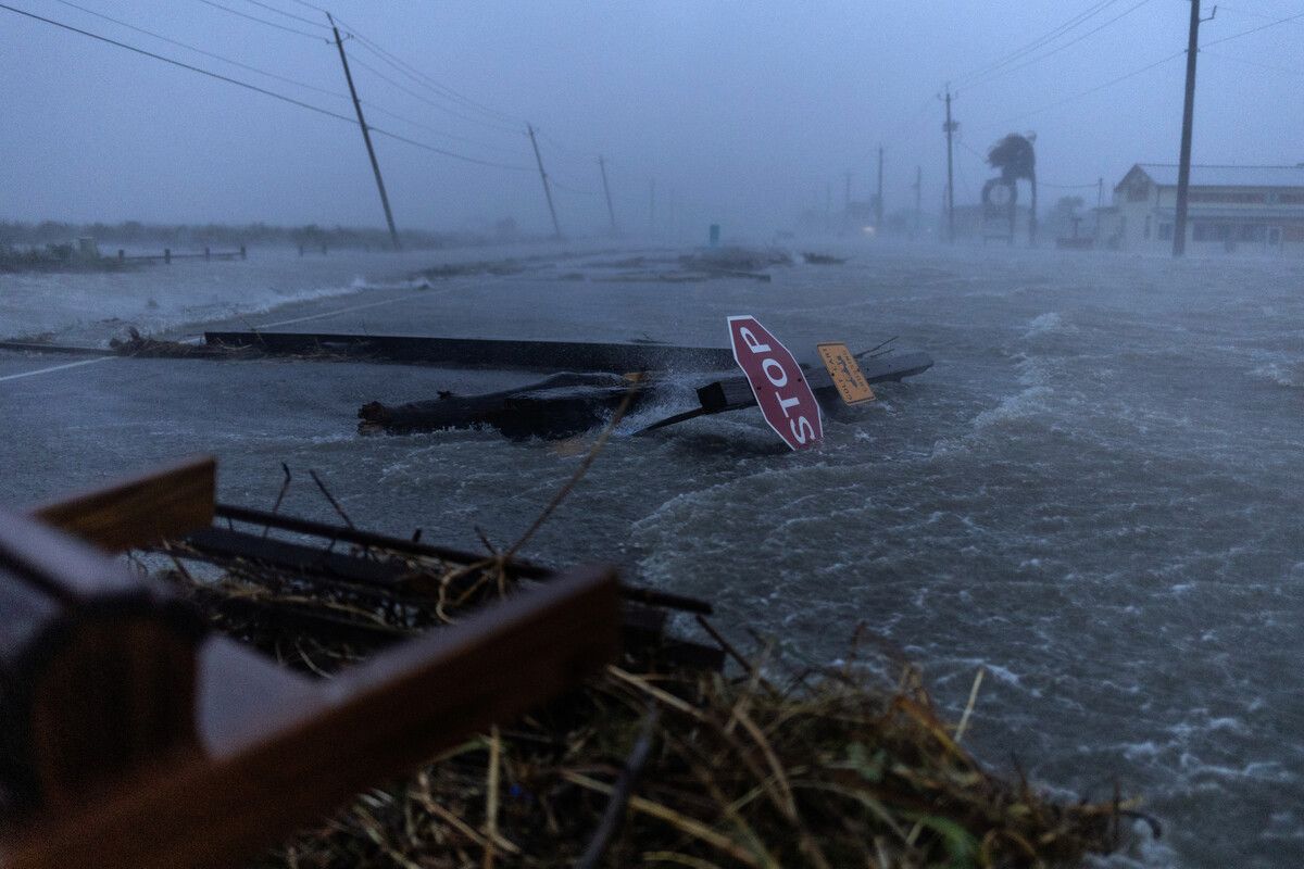 Beryl sorgte für überflutete Straßen – wie hier an der Küste in Surfside Beach. reuters