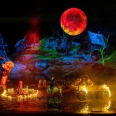 Schaurig-schöner Bühnenzauber: „Freischütz“-Premiere am See