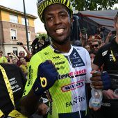 Girmay holt sich  erste Touretappe