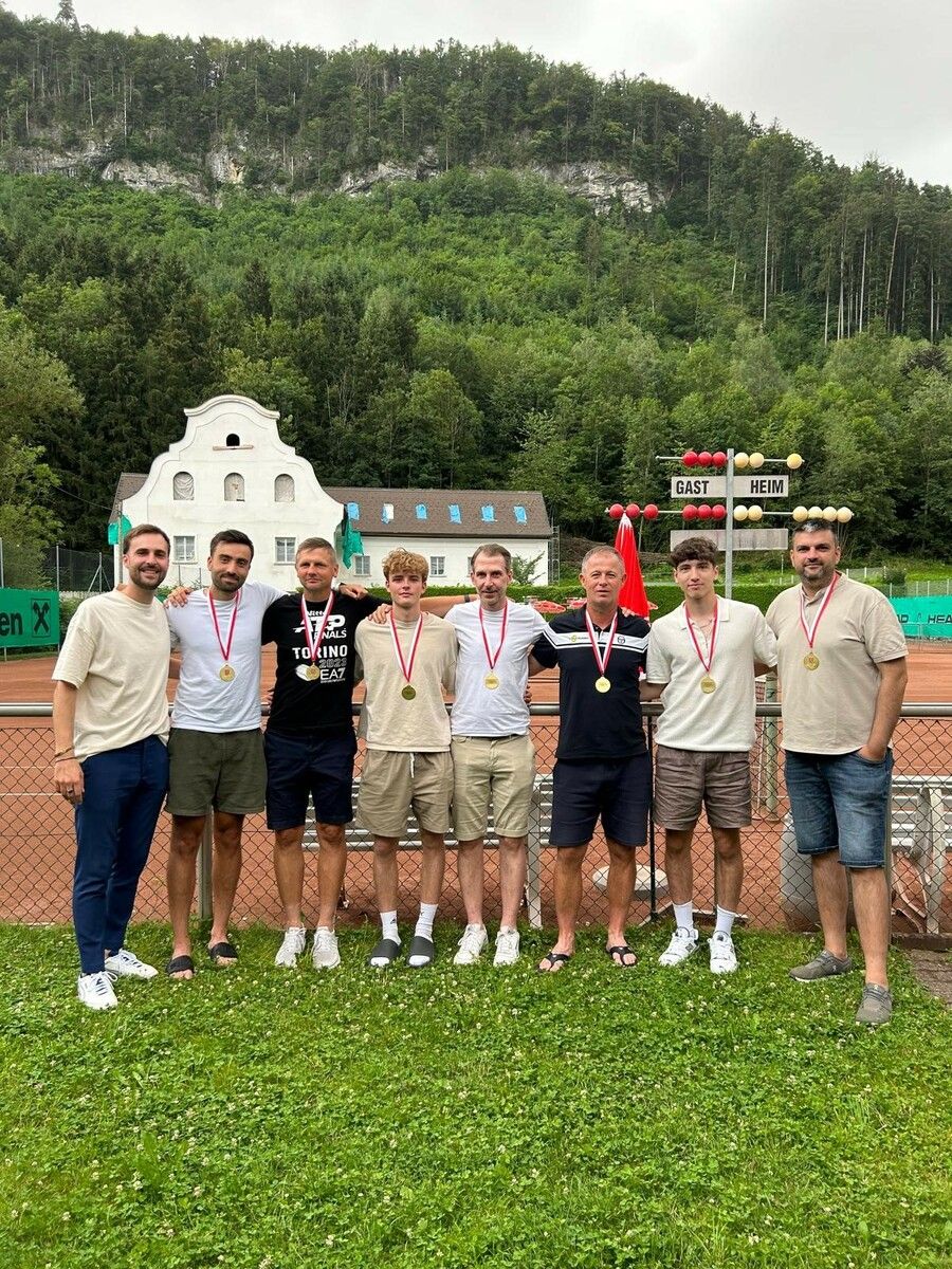 Das Meisterteam des TC ESV Feldkirch (v. l.): Dominik Ganahl, Felix Wohlgenannt, Jiri Lokaj, Valentin Werner, Uli Knoll, Petr Spousta, Marek Mihaylov und Lazar Davidovic.Verein