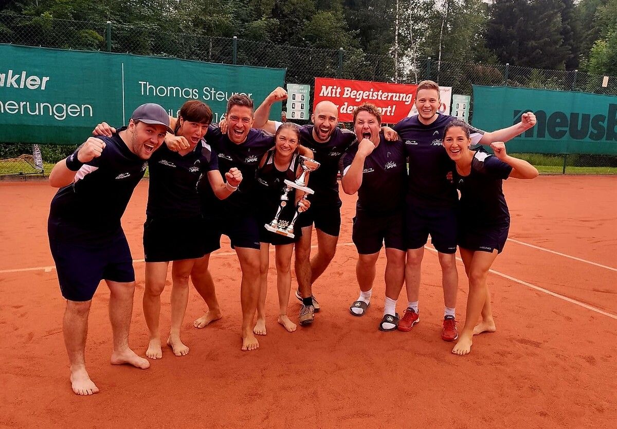 Das Tennisteam vom UTC Alberschwende ist Wälder Meister.siha
