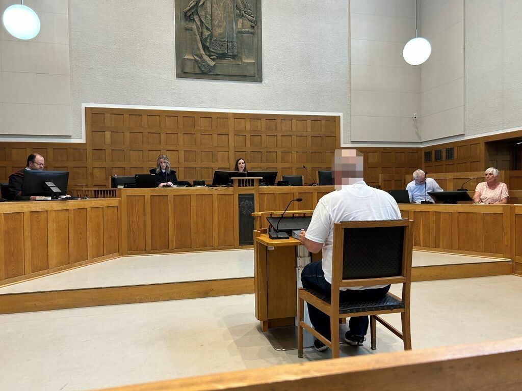Der Hauptangeklagte und ehemalige Finanzleiter der Gemeinde Fußach während seiner ersten Einvernahme. vn/gs