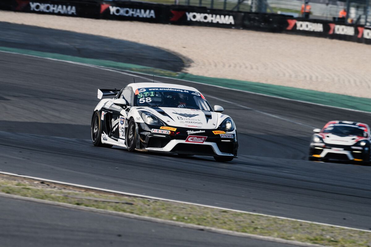 Der Hörbranzer Simon De Mori im Porsche GT4.???
