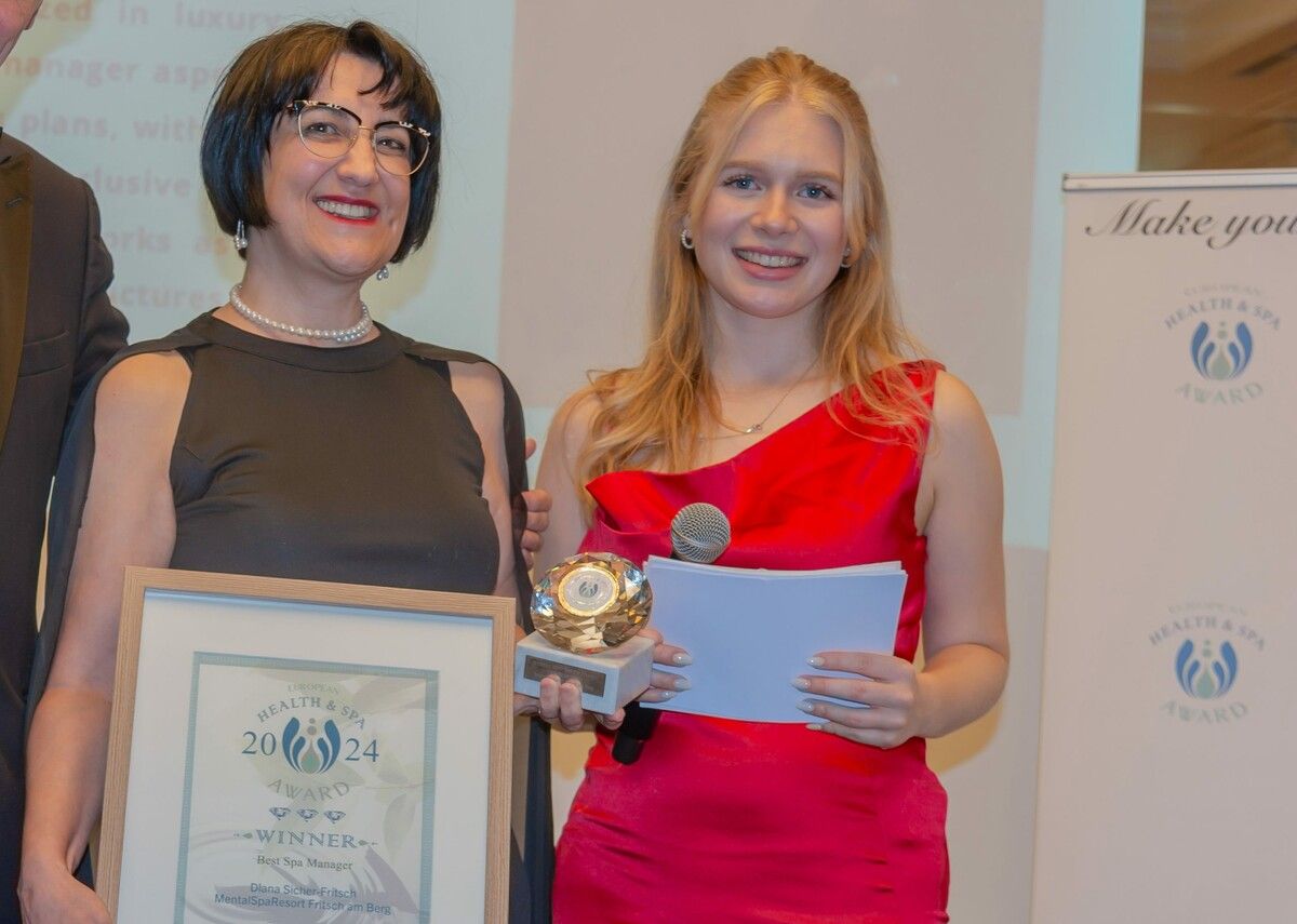 Diana Sicher-Fritsch mit Moderatorin.handout Award