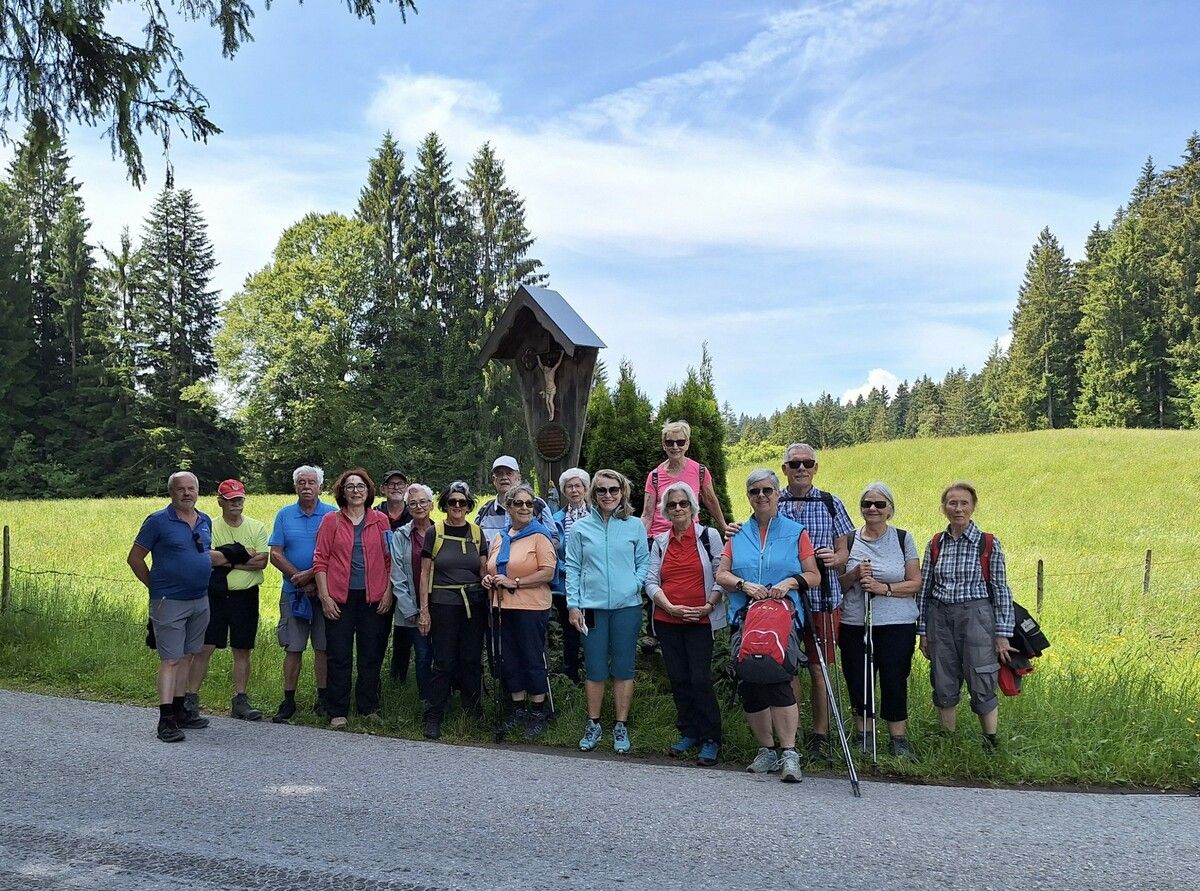 Die 50plus-Bregenz-Wandergruppe bei „Seppele’s Kreuz“.50plus Bregenz