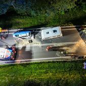 Fünf Verletzte bei Frontalkollision auf der S16, darunter eine Familie