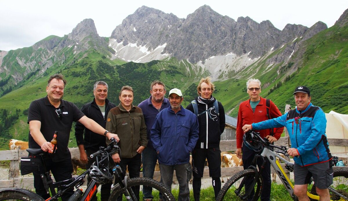 Die Bürgermeister der Gemeinden konnten bei der Freigabe die Landesvertreter, die Gemeindearbeiter und Andreas Bickel für Erdbau Bickel begrüßen.KRS (2)