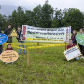 Jungbauern machen auf rasanten Bodenverlust aufmerksam