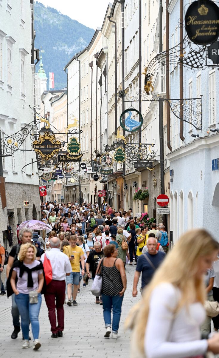 Die Getreidegasse in Salzburg – ein Touristenmagnet.APA