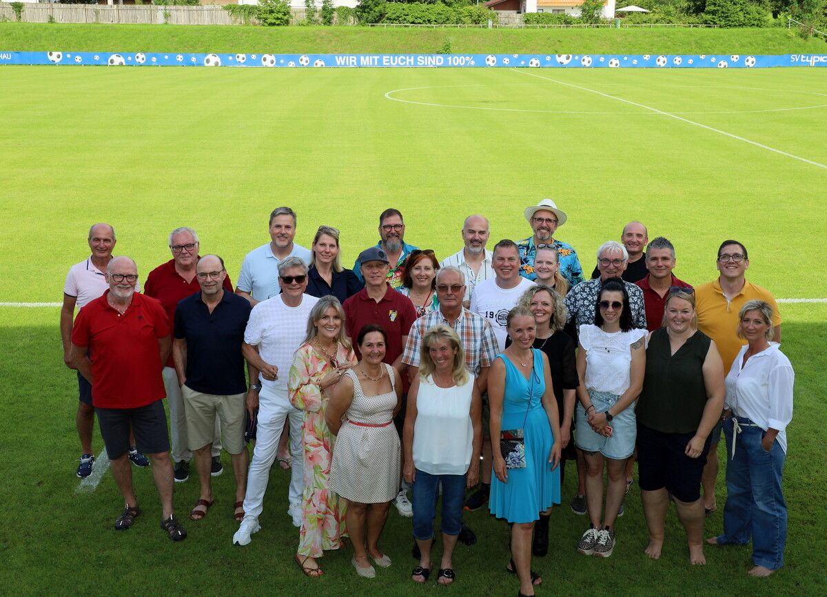 Die Hörbranzer Raubritter und ihre Gäste hatten viel Spaß bei der Cocktailparty am Lochauer Sportplatz.CHF