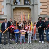 Volksschüler erhalten Elementarunterricht