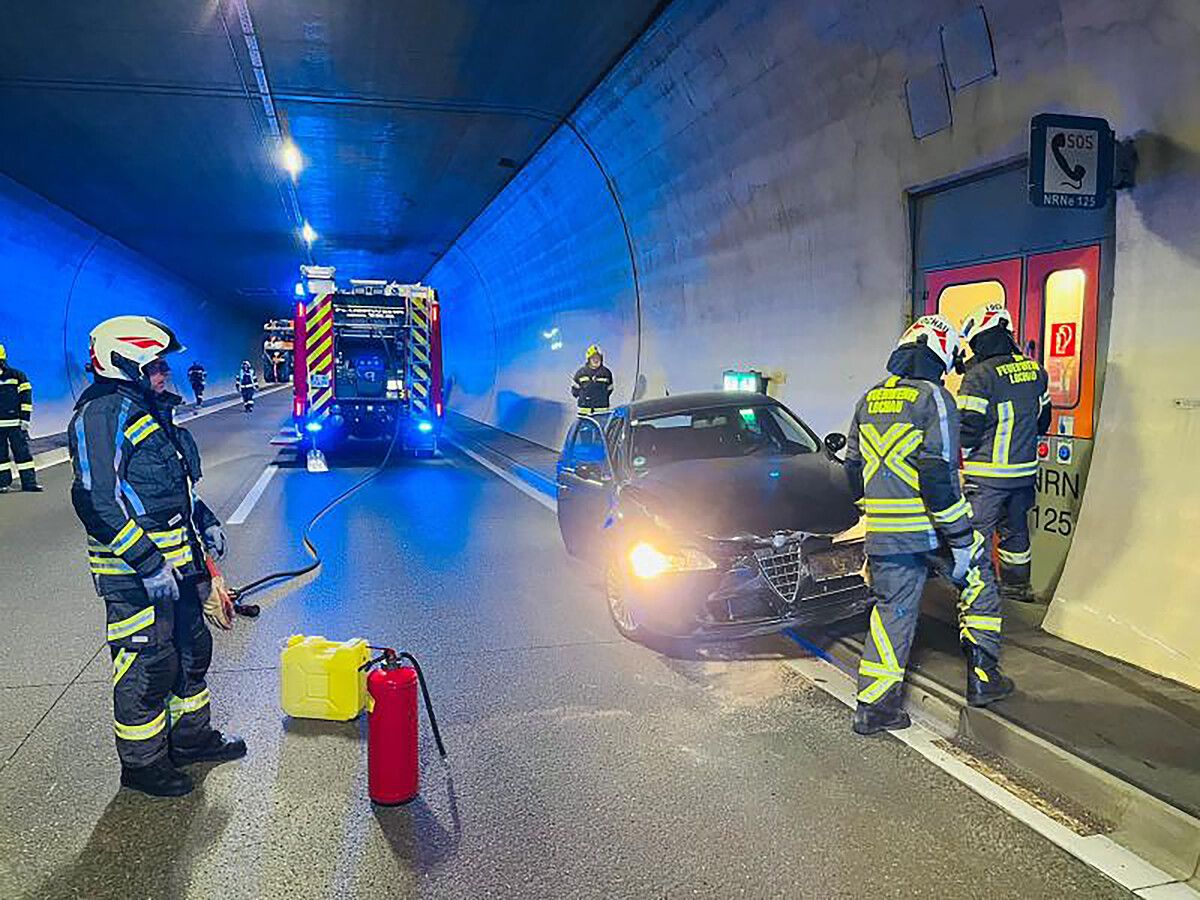 Die Pkw-Lenkerin erlitt bei dem Unfall Verletzungen unbestimmten Grades.  vlach