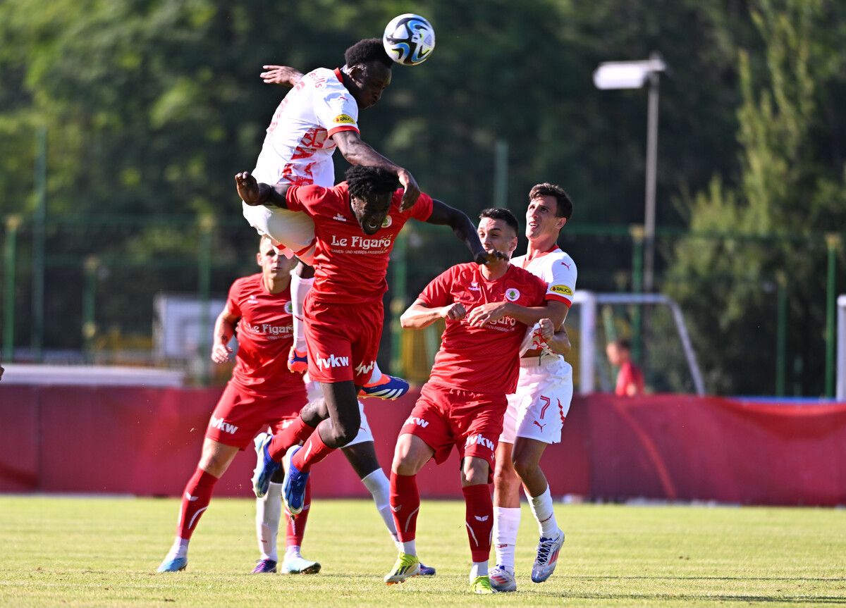 Die Rothosen stemmten sich zwar dagegen, RB Salzburg war aber einfach zu stark. gepa