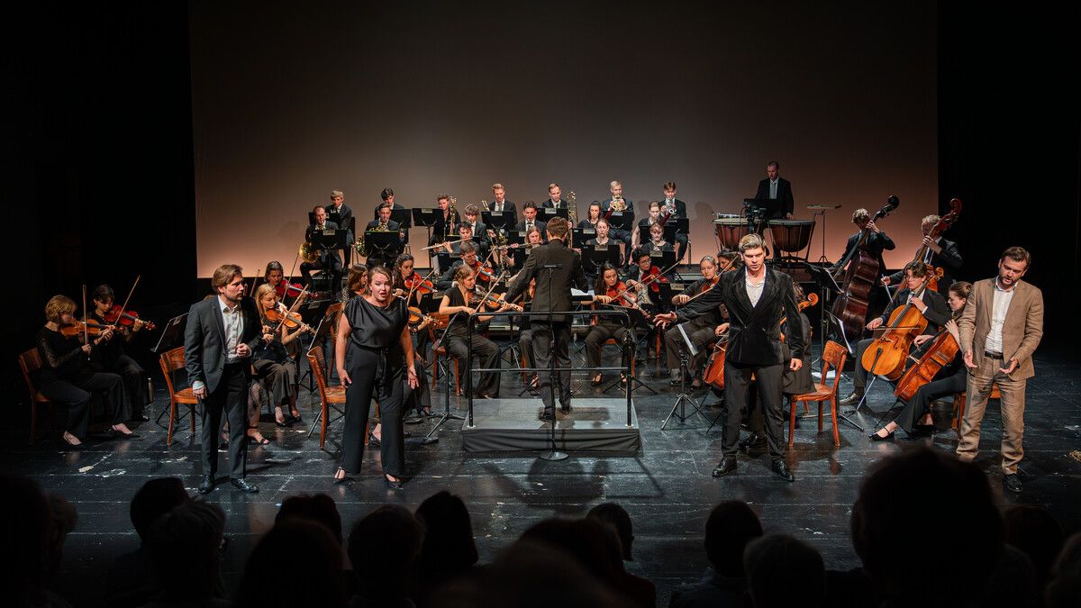 Die rund 50 Musikerinnen und Musiker des diesmal als Opernorchester besetzten Klangkörpers spielen seit 2021 zusammen. lukas grabher