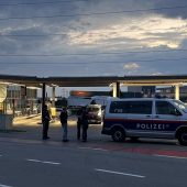 Tankstellenräuber kam mit dem E-Scooter