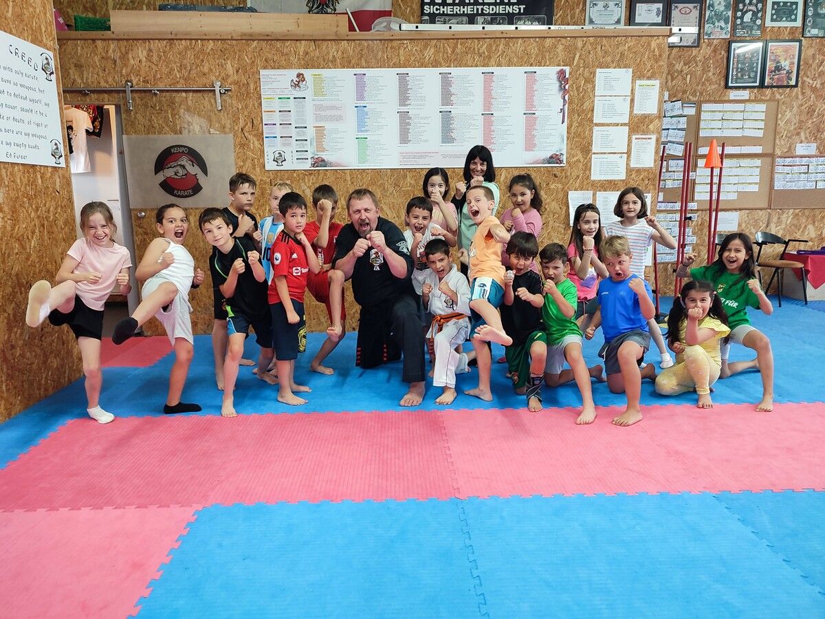Die Schülerinnen und Schüler stürzten sich in das „Fit 4 fun“-Programm. EMU