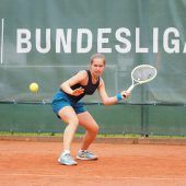 Lokalmatadorin Linder zeigt auf