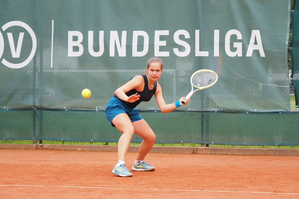 Die Vandanserin Lara Linder steht im Einzel-Achtelfinale vor dem Aus, hat aber im Doppel bereits das Halbfinale erreicht. TC Bludenz