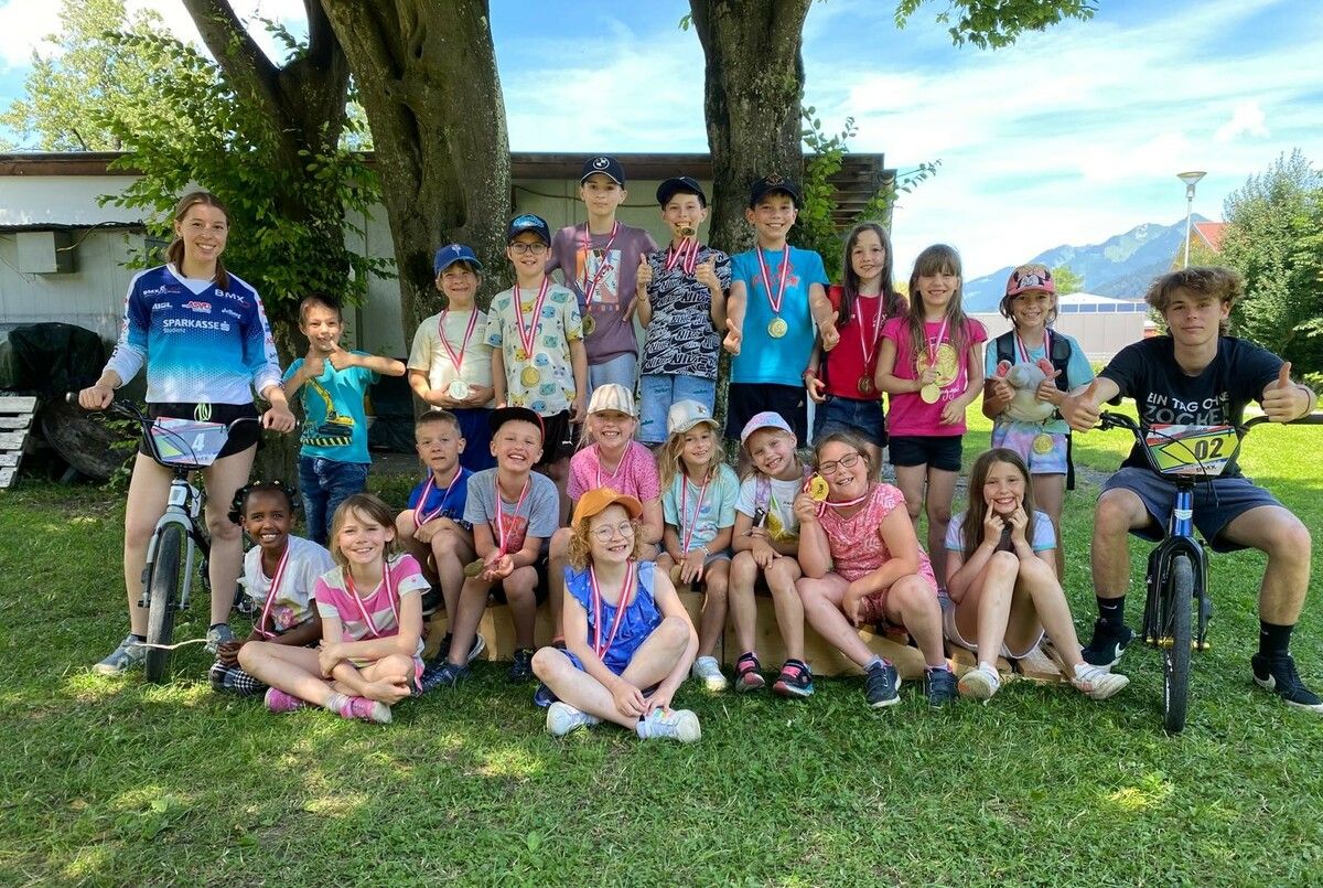 Die Kids mit Hannah und Valentin.⇒BMX-Club Bludenz