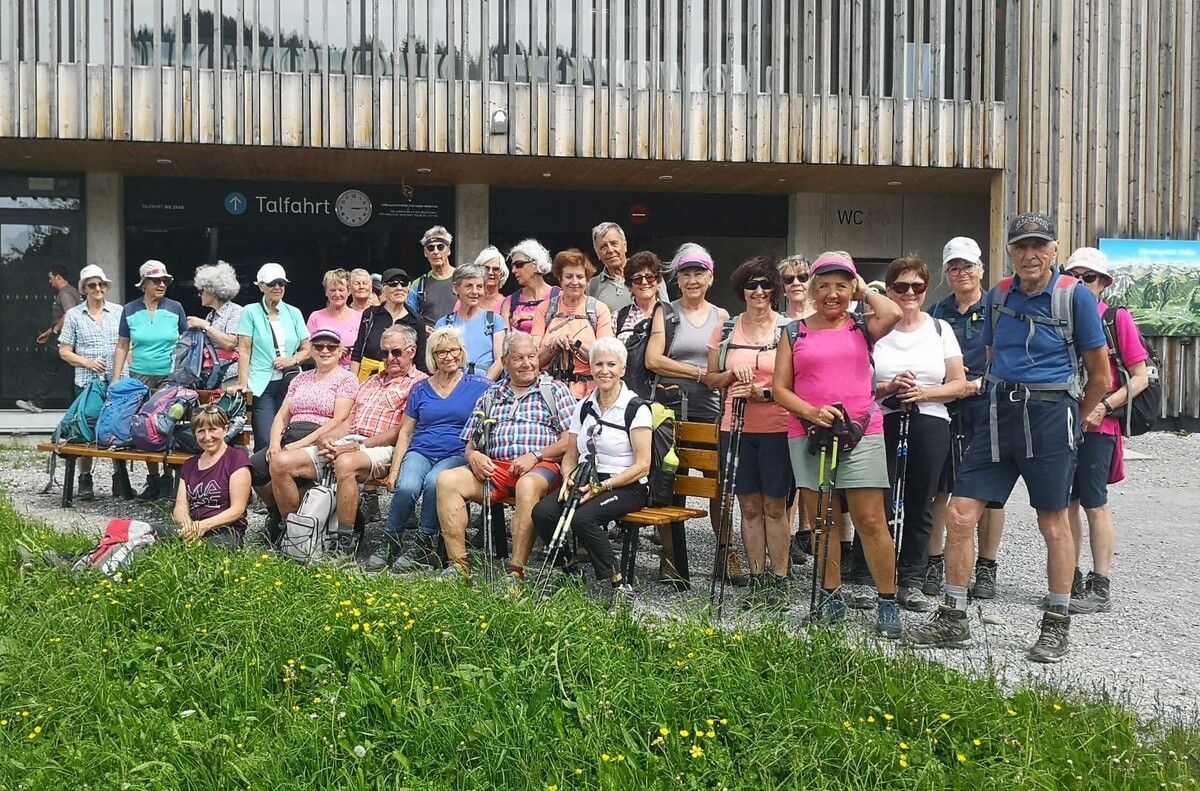 Die Wanderer der Ortsgruppe Dornbirn von Vorarlberg 50plus im Berggebiet Mellau. 50Plus
