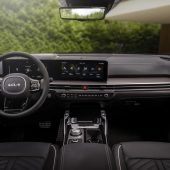 Südkoreanischer 7-Sitzer mit Elektro-Assistenz