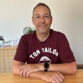 Der Held eilte in Holzpantoffeln herbei: „Jetzt ist aber fertig!“