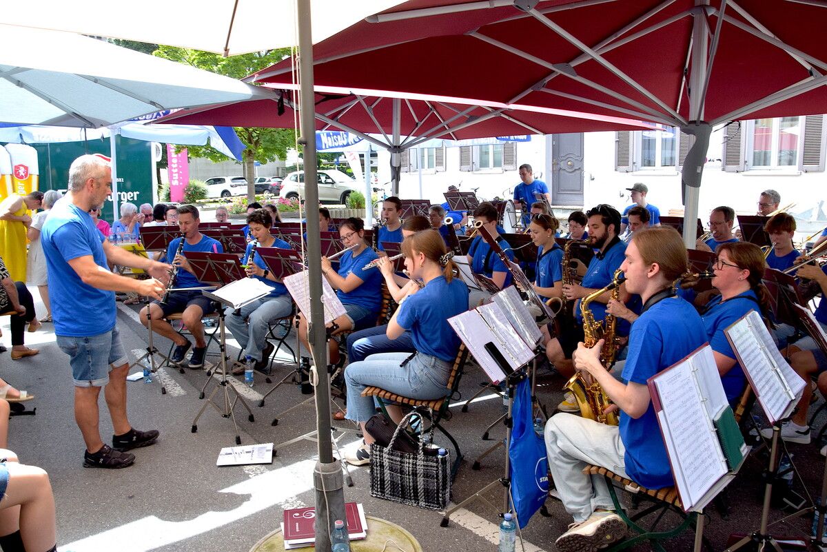 Ein gelungener Frühschoppen mit der Stadtmusik Bludenz und der „Musikfabrik“.sco
