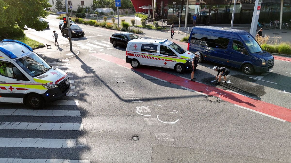 Ein Radfahrer stieß in Bregenz mit einem Pkw zusammen. Shourot