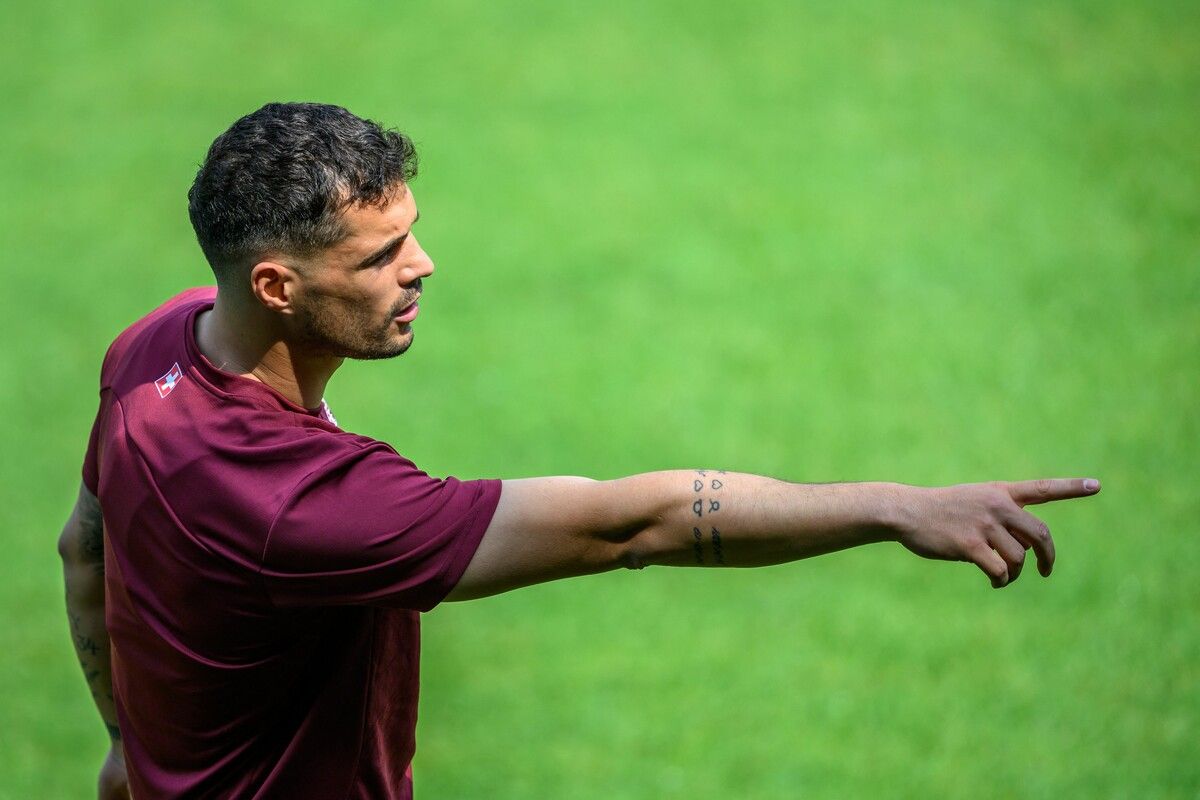 Er soll die Schweizer Nationalmannschaft ins Halbfinale dirigieren: Granit Xhaka von Doublesieger Leverkusen.afp