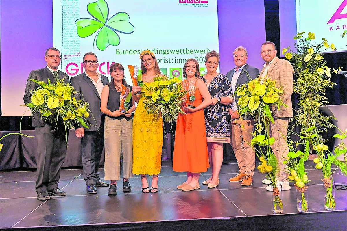 Floristikehrlinge Beim Bundeslehrlingswettbewerb der Floristen in Velden sicherte sich die Vorarlbergerin Elisabeth Maier (Blumen Kopf) den dritten Platz. Dabei galt es, vier Werkstücke (Trauerschmuck, Strauß, Hochzeitschmuck und eine Arbeit zum Motto „Auf der Suche nach dem Glück“) zu fertigen. WK/PSB