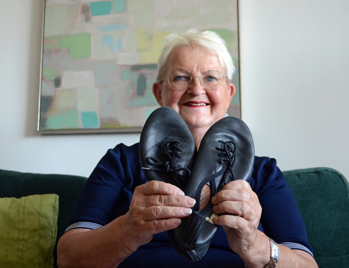 Für das Tanzspektakel hat sich Barbara neue Tanzschuhe besorgt.