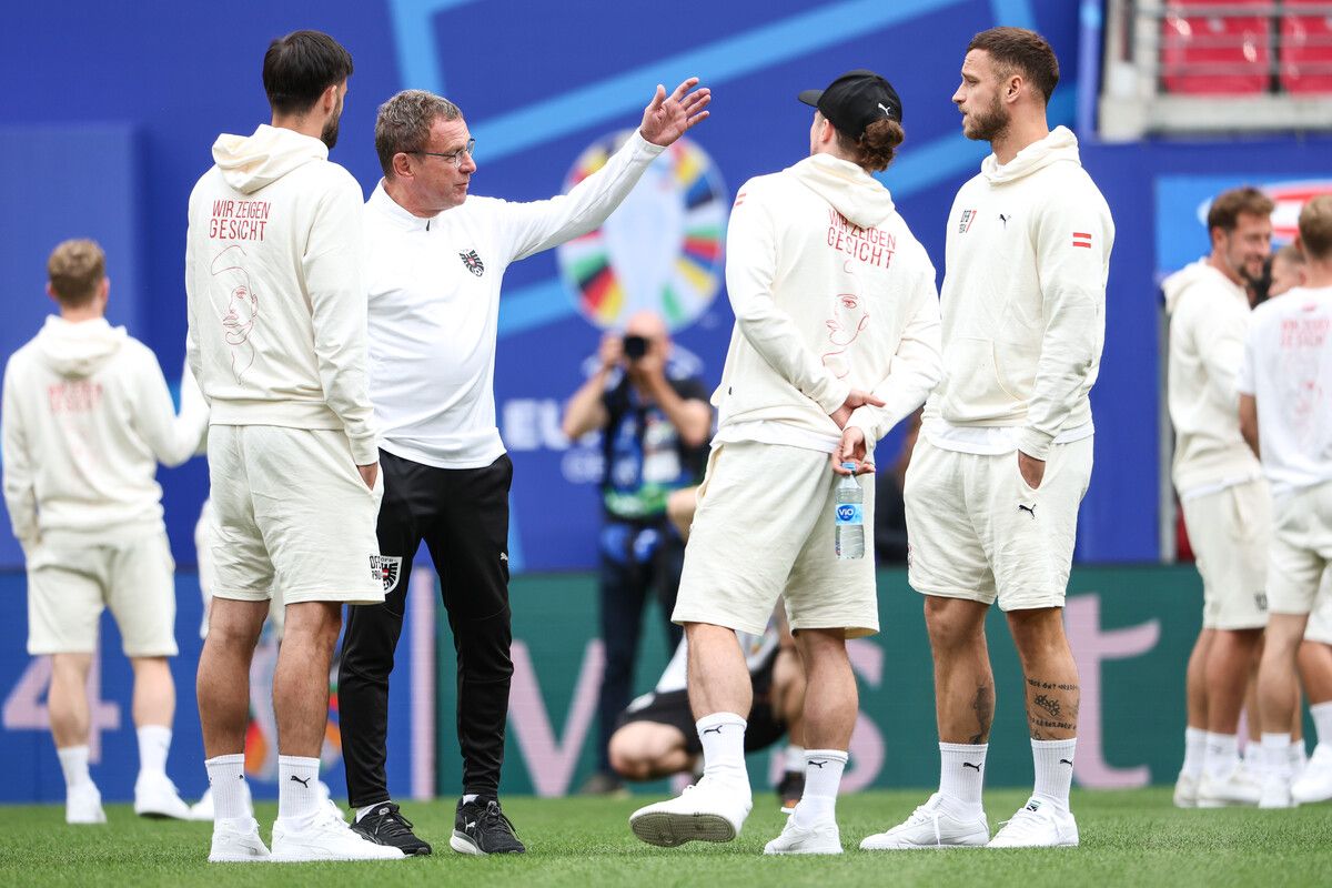 Für den Teamchef und einige Spieler fühlte sich die Stadion- und Rasenbesichtigung wie „Heimkommen“ an.gepa