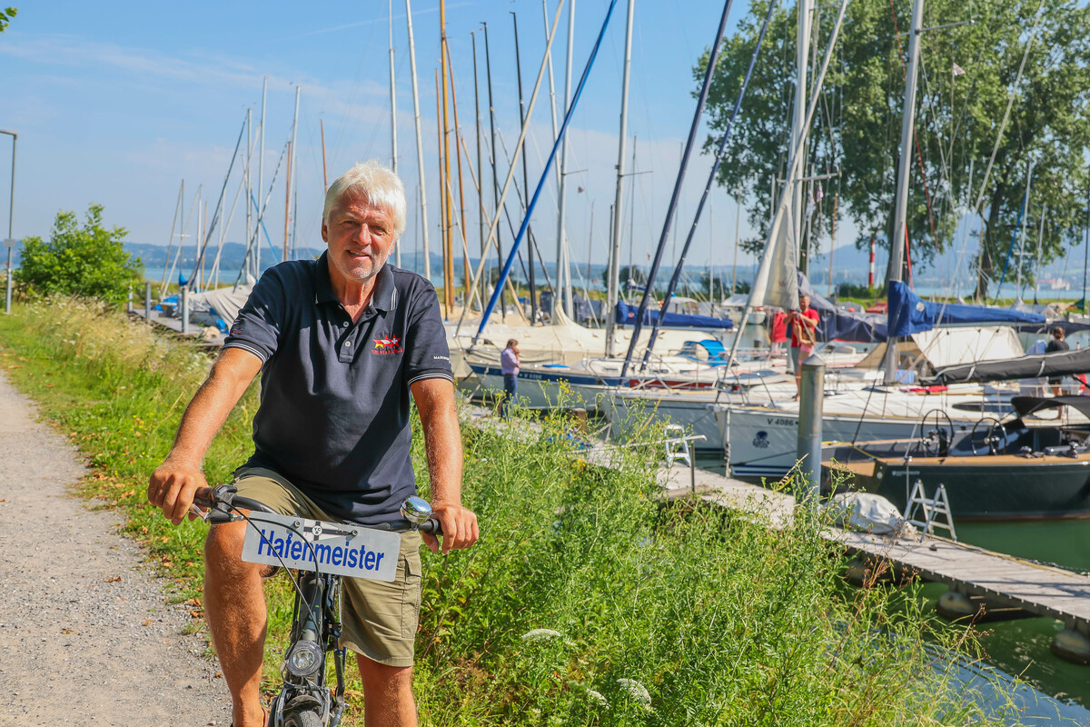 Für eine Woche ist Heinz Rhomberg Hafenmeister im Yachthafen Bregenz. VN/Steurer