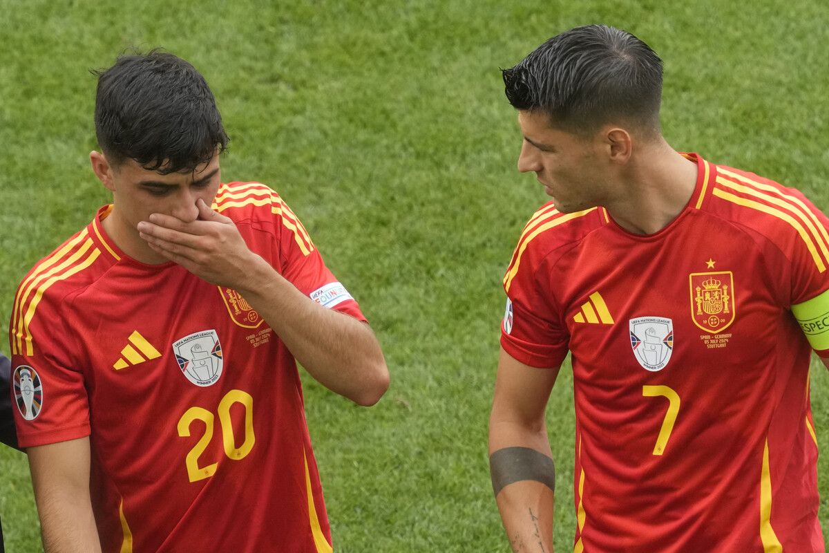 Für Spaniens Pedri ist die EM nach dem Foul von Toni Kroos beendet.ap
