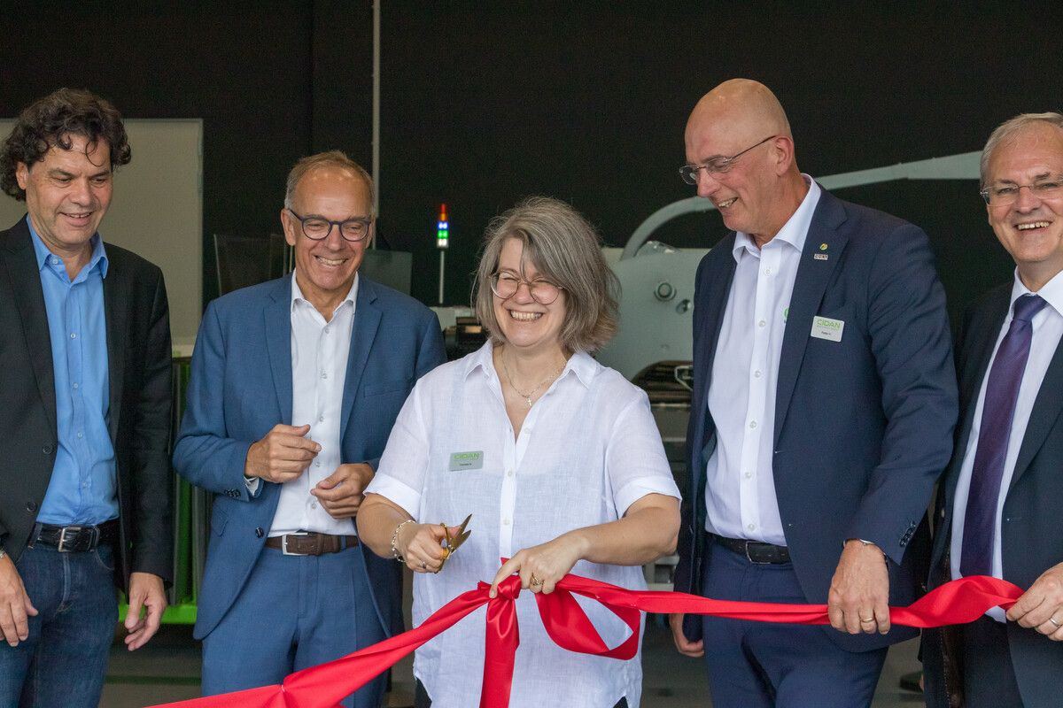 Geschäftsführerin Daniela Schelling eröffnet das neue Gebäude. Applaus gab es von Bgm. Rädler, Bauherr Romagna, CEO Hjelmqvist und LT-Präs. Sonderegger. FA/Walser