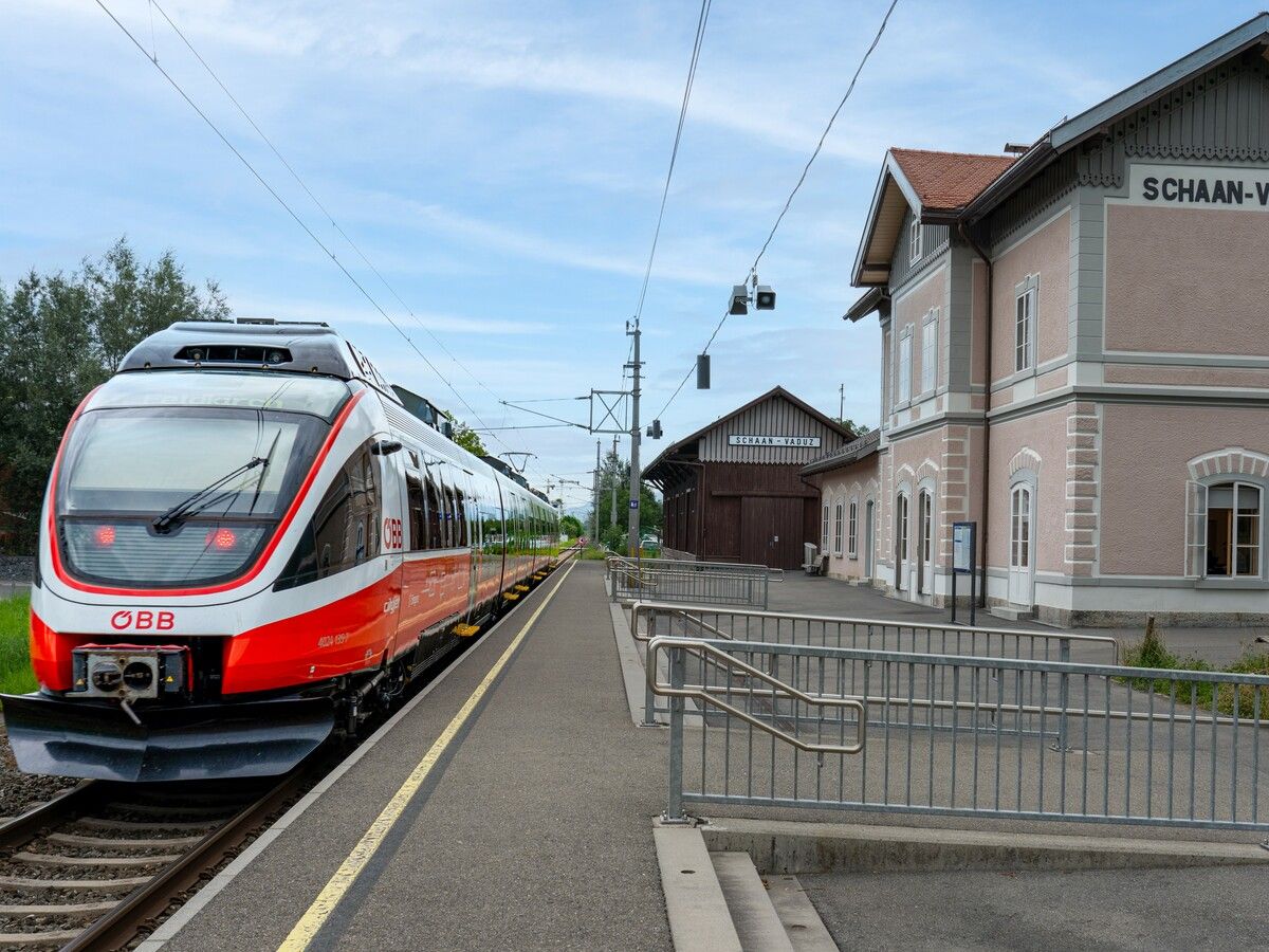 Haltestellen sollen modernisiert und Bahnsteige verlängert werden.  ÖBB/Sailer Brothers