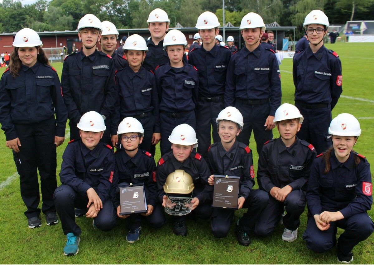Historischer Doppelerfolg für die Silbertaler Jugendfeuerwehr im Grunddurchgang, im Finale um den Goldenen Jugendhelm gab es am Ende die Plätze eins und vier für die beiden Wettkampfgruppen aus dem Montafoner Bergdorf. STP
