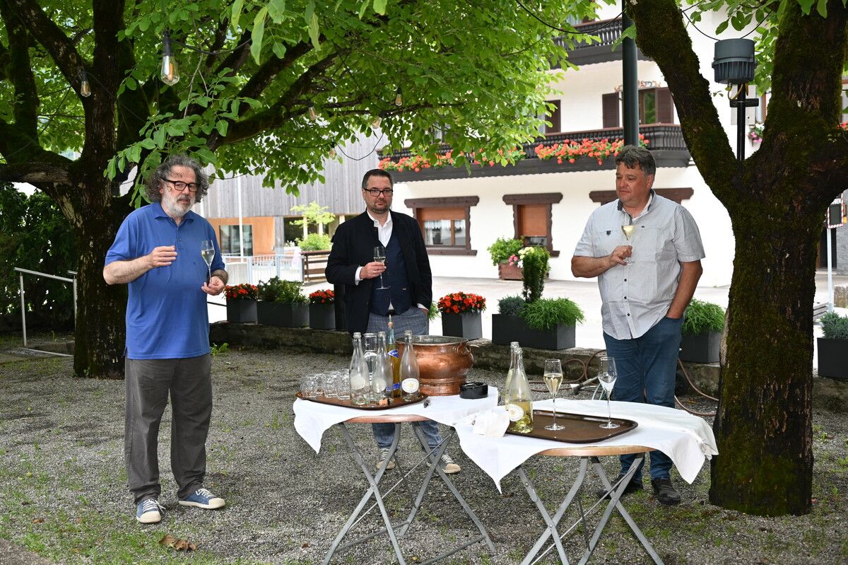 Im Gastgarten des Gasthof Rössle in Braz erzählten Martin und Valentin Bargehr sowie Christof Thöny über die Geschichte des Rössle. DOB