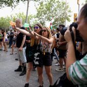 Spanier protestieren mit Wasserpistolen gegen Touristen