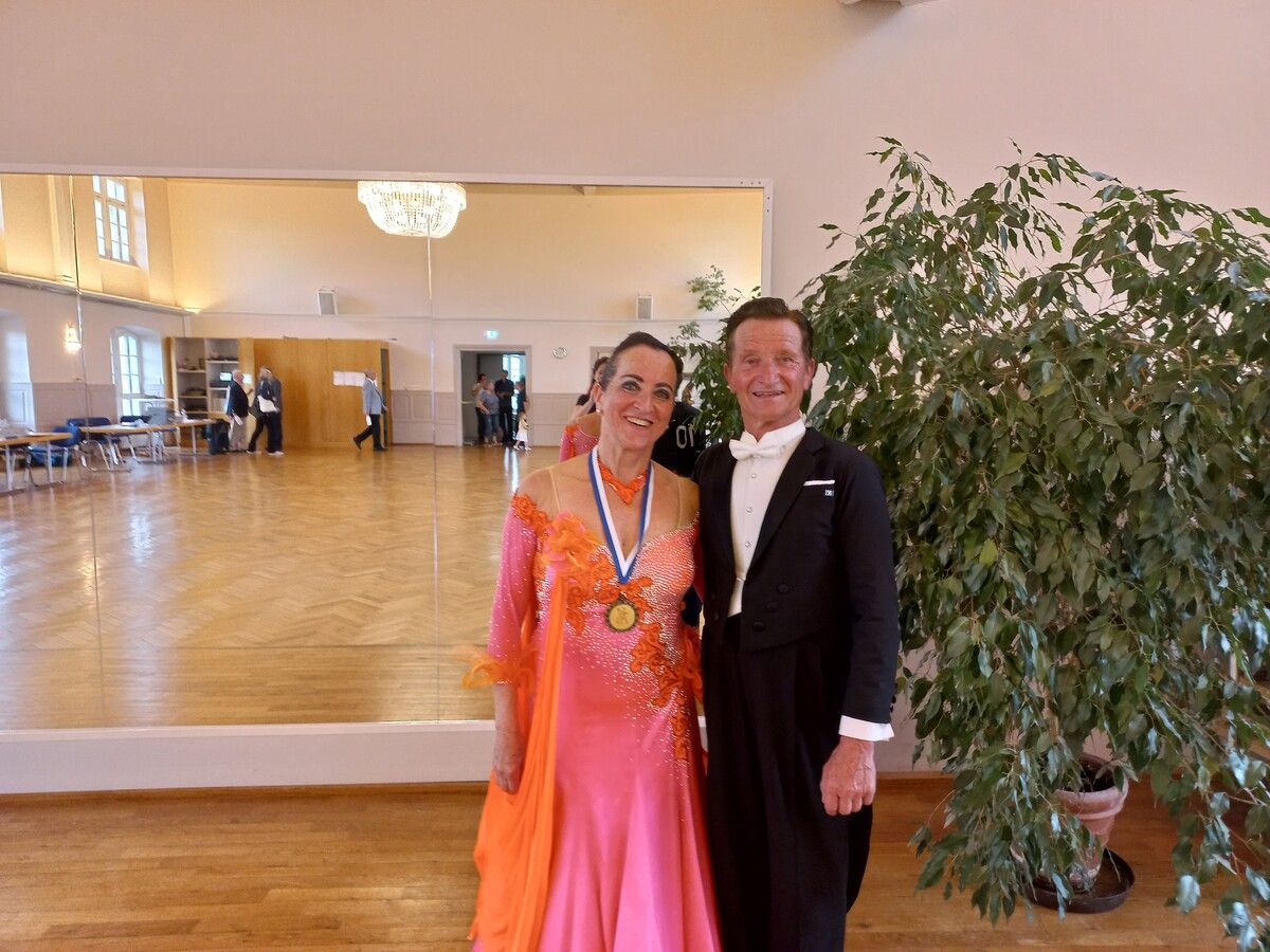 Ingrid und Gerhard Salzgeber erreichten den ersten Platz in allen fünf Tänzen.