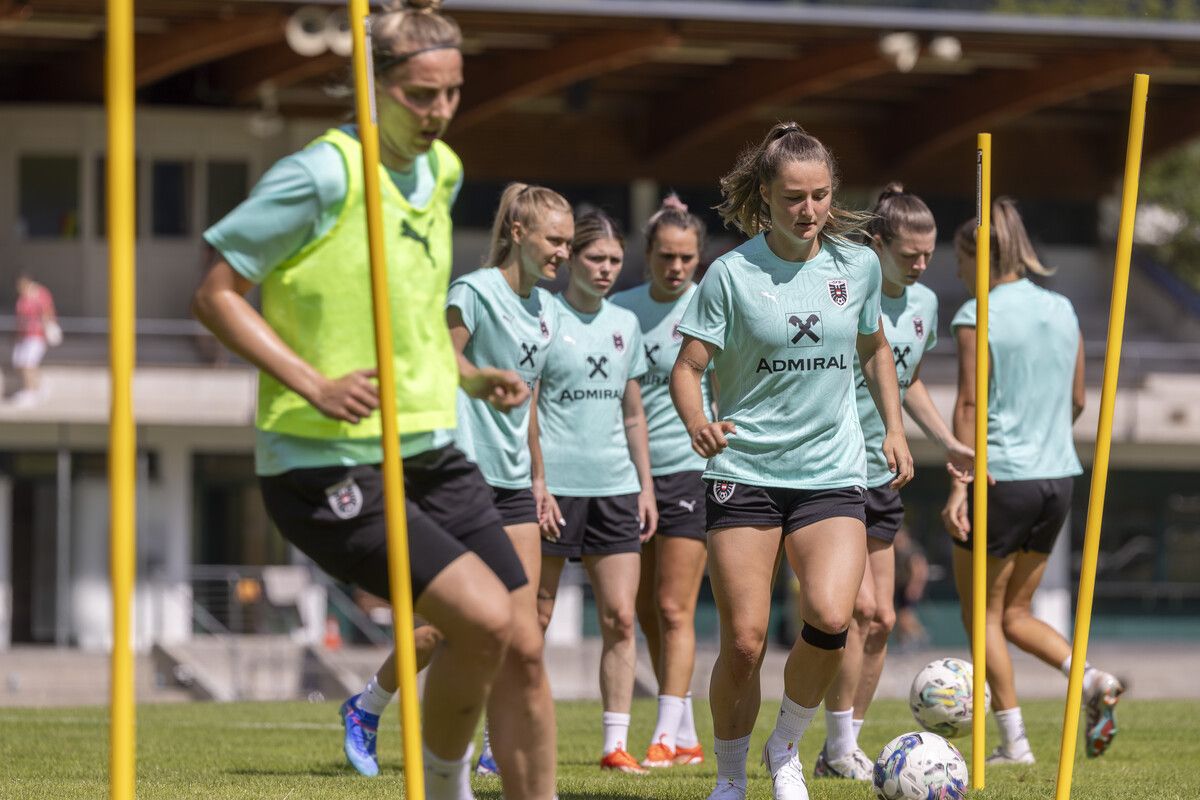 Inmitten der besten Fußballfrauen Österreichs fühlt sich Carina Brunold gut aufgehoben.Paulitsch