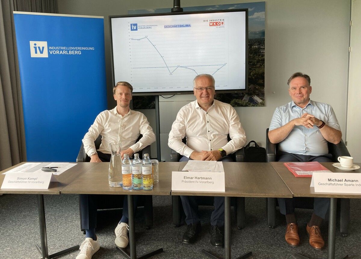 IV-Geschäftsführer Simon Kampl, IV-Präsident Elmar Hartmann und Michael Amann (Geschäftsführer Sparte Industrie Wirtschaftskammer Vorarlberg). iv