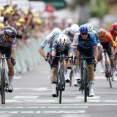 Philipsen im Sprint vor Van Aert und Ackermann