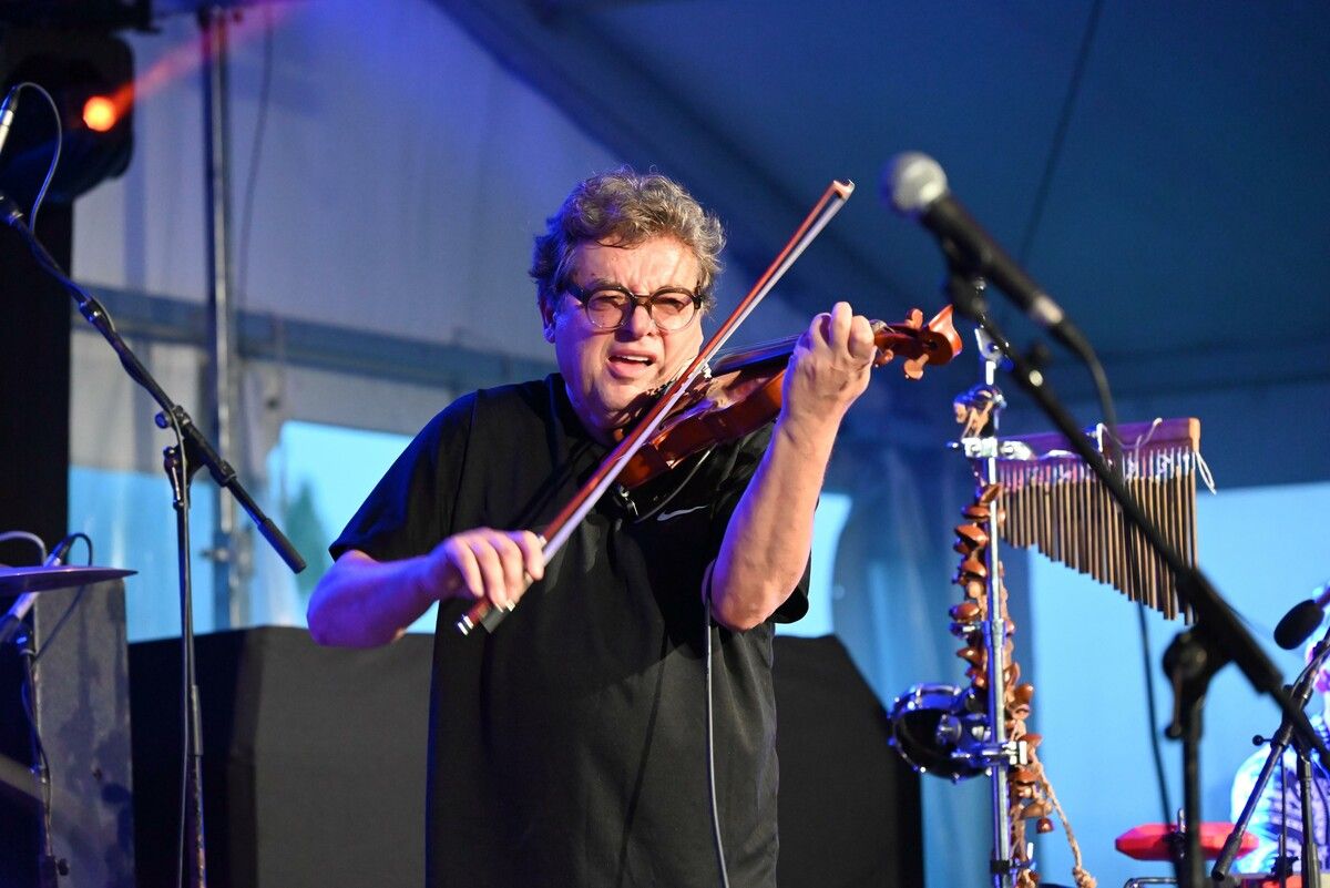 Jazzgeiger Rudi Berger und seine Band waren beim Ferry Jam zu hören.