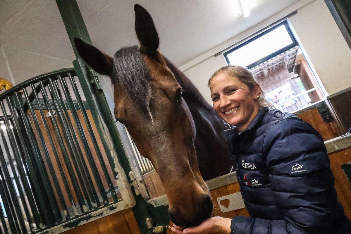 Katharina Rhomberg mit ihrem Pferd Cuma im Stall in Dornbirn.Steurer, Gepa
